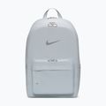 Městský batoh Nike Heritage 23 l pure platinum/metallic silver