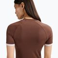 Dámské tričko Nike Gloss Fitted Top light chocolate 4
