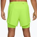 Pánské běžecké šortky Nike Stride Dri-Fit Hybrid 5" volt ice 2