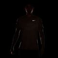 Pánské běžecké tričko Nike Stride ADV silt red 4