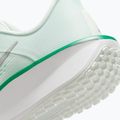 Dámské běžecké boty Nike Quest 6 barely green/white/metallic silver 4