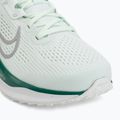 Dámské běžecké boty Nike Quest 6 barely green/white/metallic silver 7