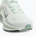 Dámské běžecké boty Nike Vomero 18 barely green/steam/metallic silver 7