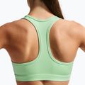 Sportovní podprsenka Nike Swoosh cucumber calm/white 4