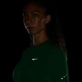 Dámské běžecké Longsleeve Nike Swift Dri-FIT UV illusion green 4