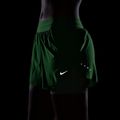 Dámské běžecké šortky Nike Swift Mid-Rise 2in1 illusion green 8