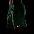 Pánské běžecké šortky Nike Stride Dri-Fit 2in1 7" green spark 7