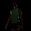 Dámské běžecké tričko Nike Swift Dri-Fit Tank Top illusion green 7