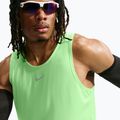 Pánské běžecké tričko Nike Stride volt/light silver 5