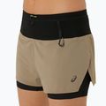 Dámské běžecké  kraťasy  ASICS Fujitrail 2-N-1 pepper / performance black 4
