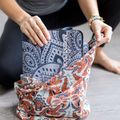 Cestovní podložka na jógu Yoga Design Lab Combo Yoga 1,5 mm tmavě modrá Mandala Sapphire 9