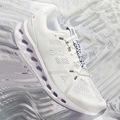 Pánské  běžecké boty   On Cloudsurfer white/frost 8