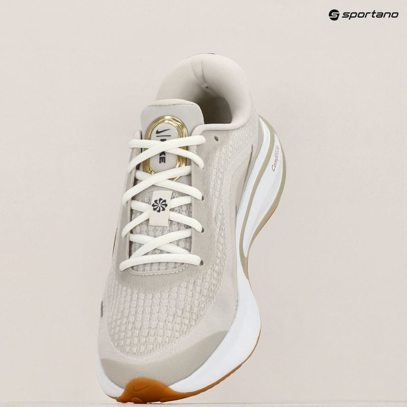 Dámské běžecké boty Nike Journey Run phantom/sail/gum light brown/neutral olive 9