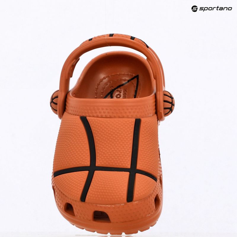 Dětské nazouváky Crocs Classic Basketball Clog Toddler sienna 11