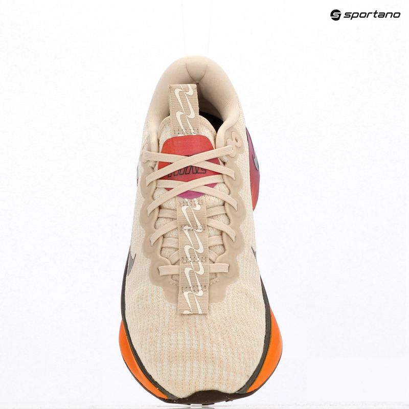 Dámské tréninkové boty Nike Motiva SE pearl white/pale ivory/vivid purple/mtl gold grain 11