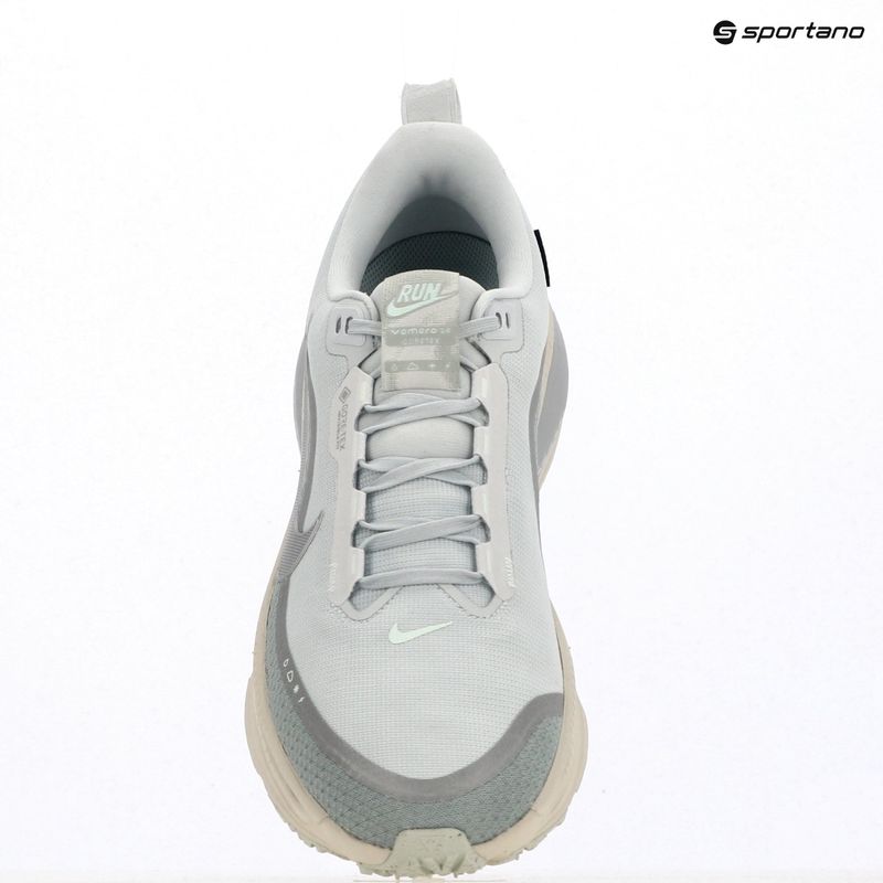 Pánské běžecké boty Nike Vomero 18 GORE-TEX pure platinum/metallic silver 13