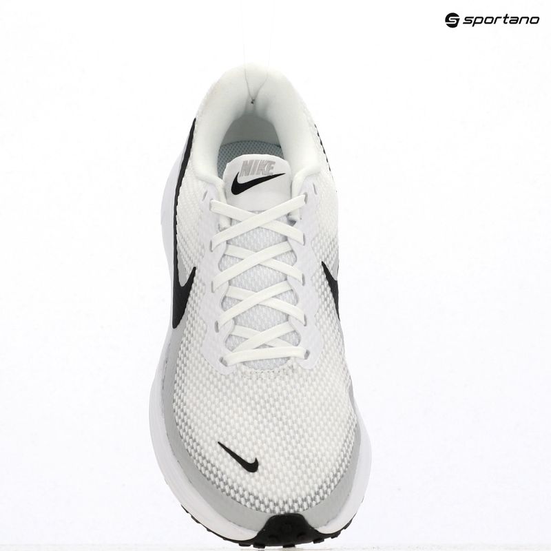 Dámské běžecké boty Nike Revolution 8 Extra Wide white/pure platinum/black 19