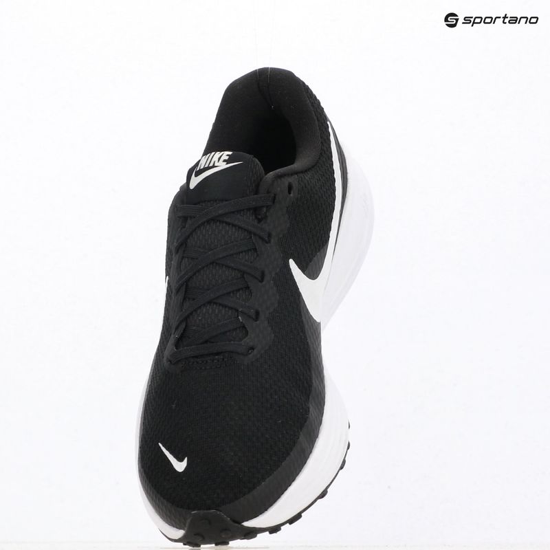 Dámské běžecké boty Nike Revolution 8 Extra Wide black/black/white 11