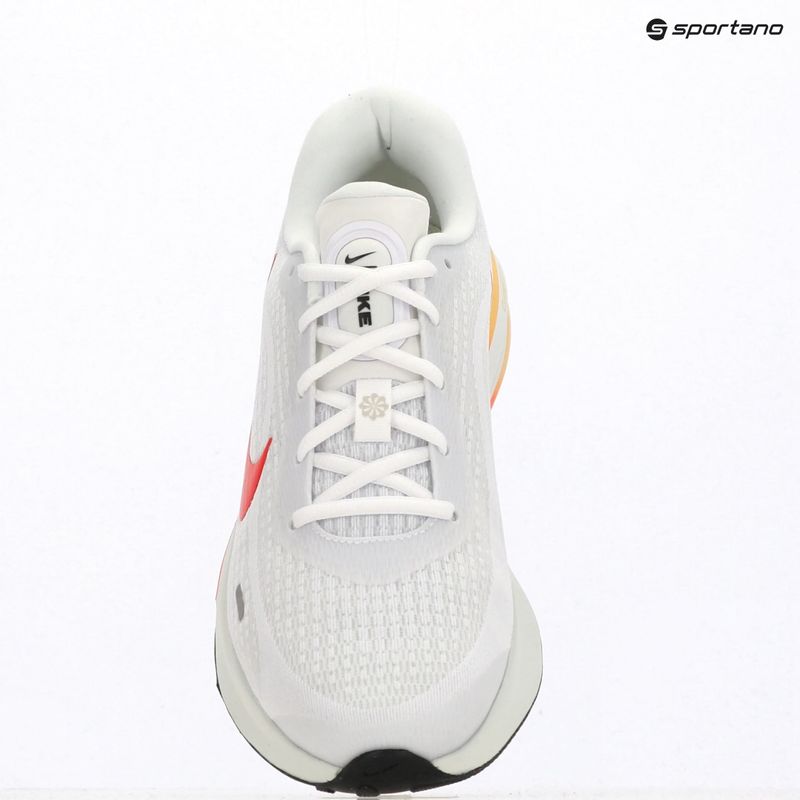 Pánské běžecké boty NikeJourney Run white/spruce aura/bright crimson 9