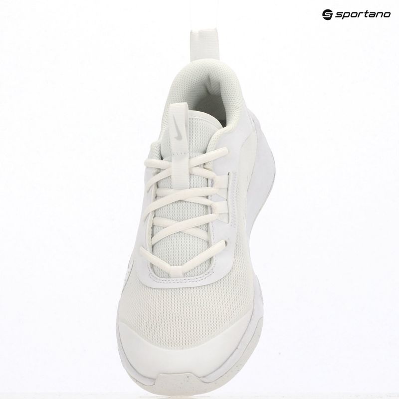 Dětské boty Nike Omni Multi-Court white/pure platinum/white 11