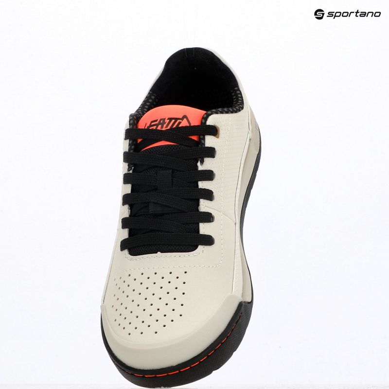 Pánské cyklistické boty na platformě Leatt Flat 2.0 cream white 9