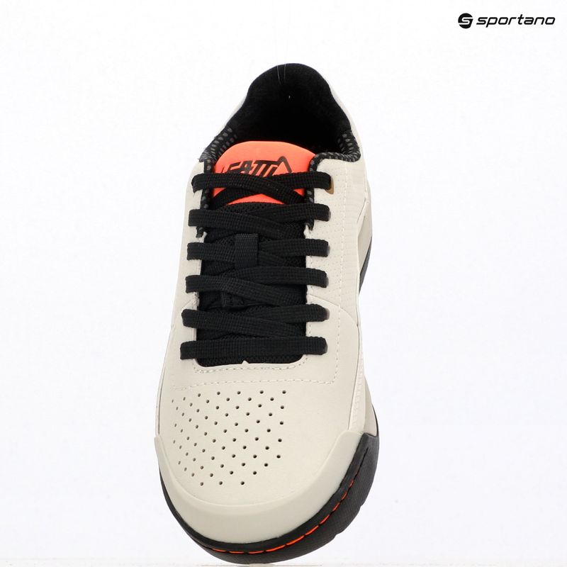 Dámské cyklistické boty na platformě Leatt Flat 2.0 v cream white 9