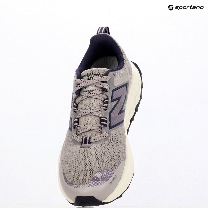 Dámské běžecké boty New Balance Fresh Foam Garoe V2 truffle salt/boysenberry/black 9