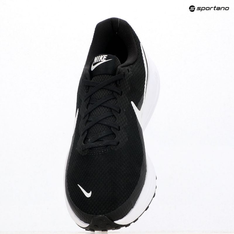 Pánské běžecké boty Nike Revolution 8 Extra Wide black/black/white 6