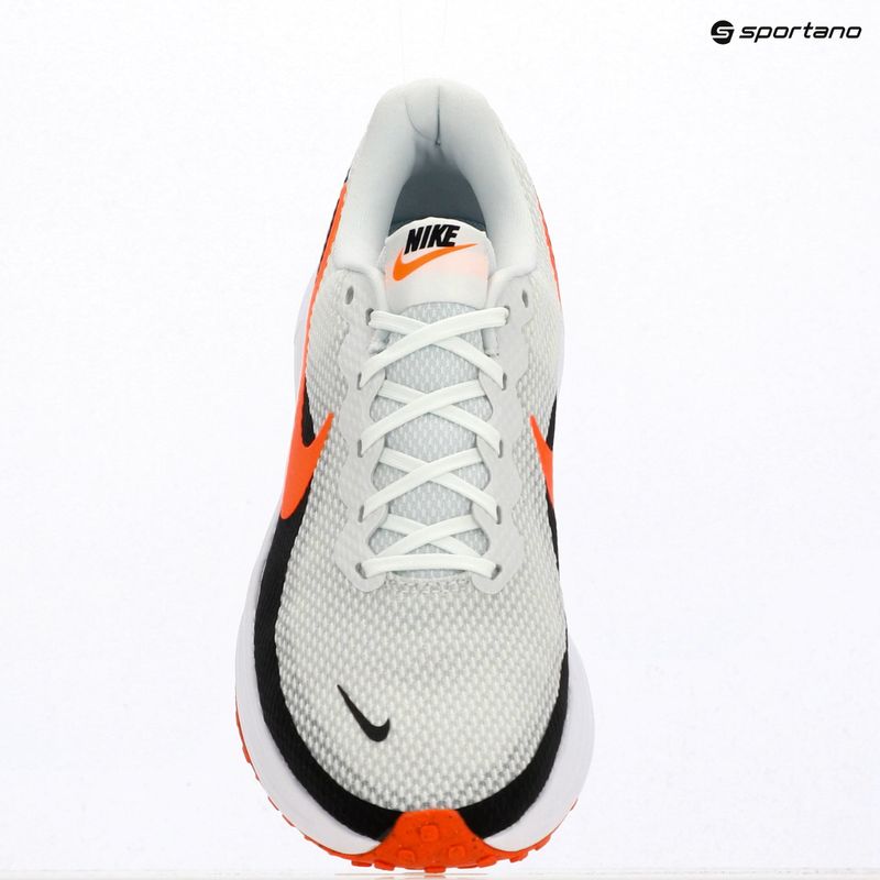 Pánské běžecké boty Nike Revolution 8 off white/white/black/total orange 6