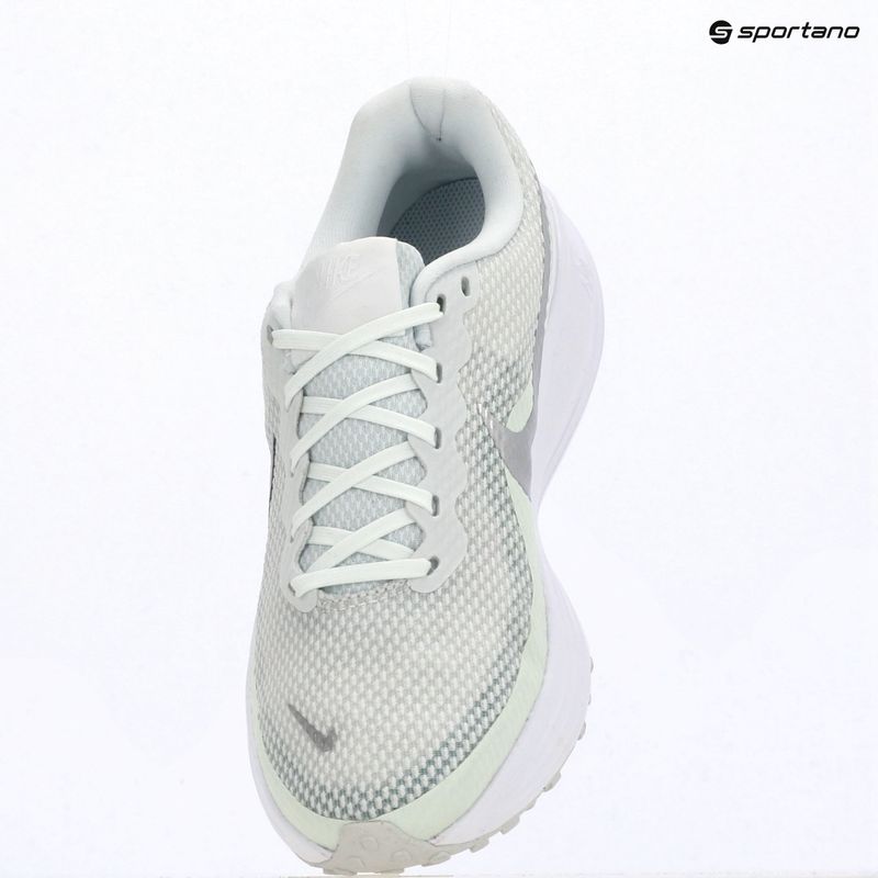 Dámské běžecké boty Nike Revolution 8 off white/barely green/metallic silver 15