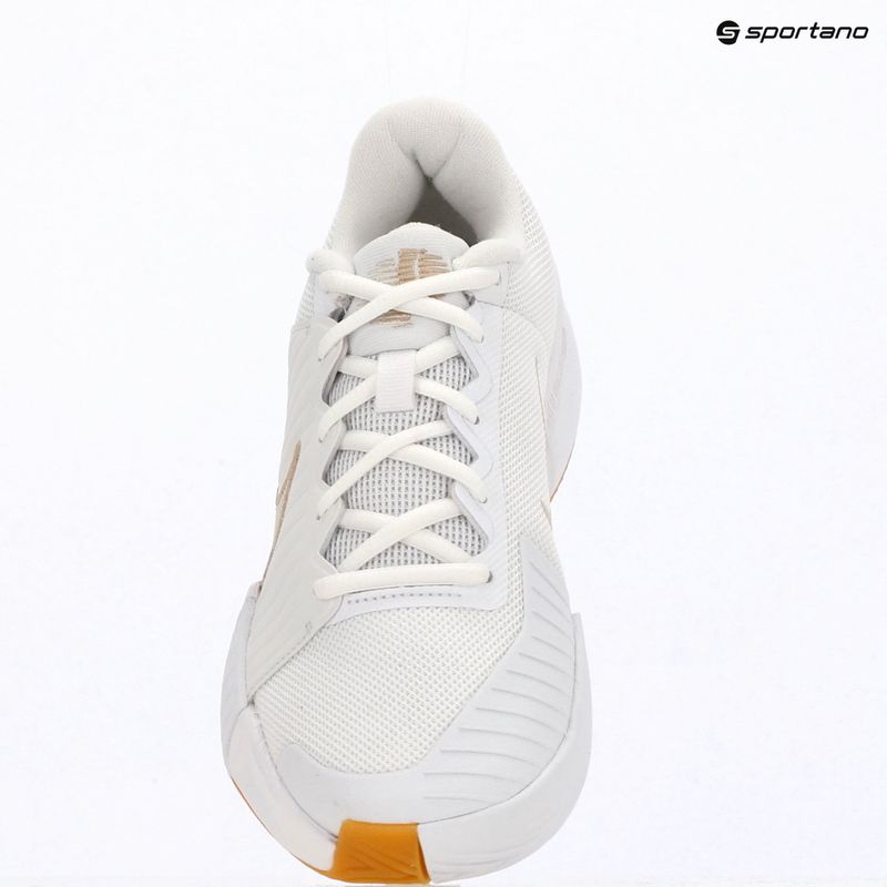 Dámské tenisové boty Nike GP Challenge Pro white/summit white/linen/light orewood brown 7