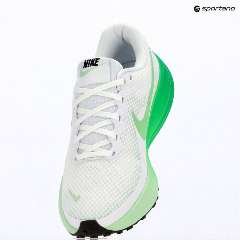 Dámské běžecké boty Nike Revolution 8 white/cucumber calm/illusion green 5