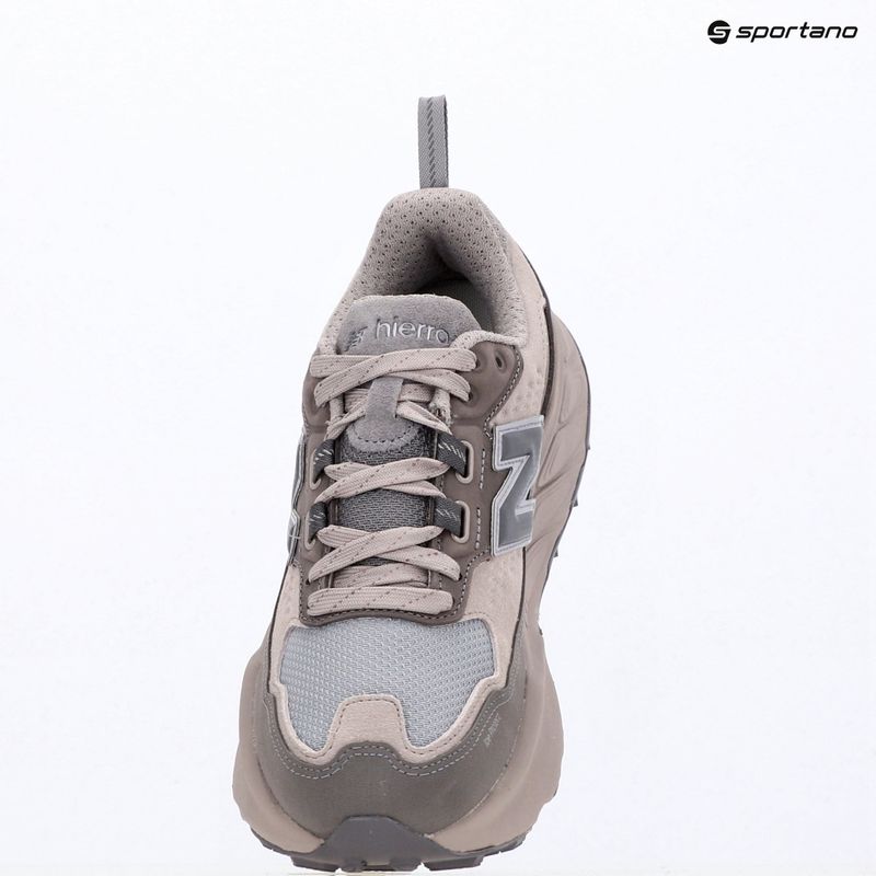Dámské běžecké boty New Balance Hierro Trek Nubuck Vamp V9 truffle salt/off-line grey 14