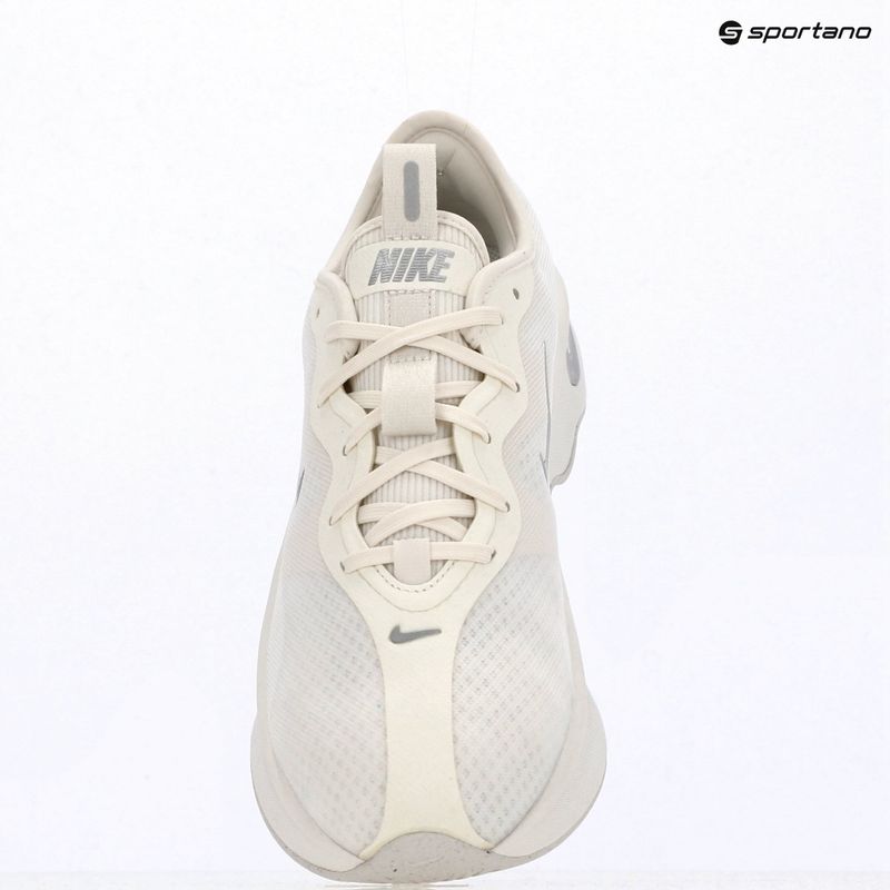 Dámské boty Nike Motiva 2 summit white/phantom/metallic silver 11