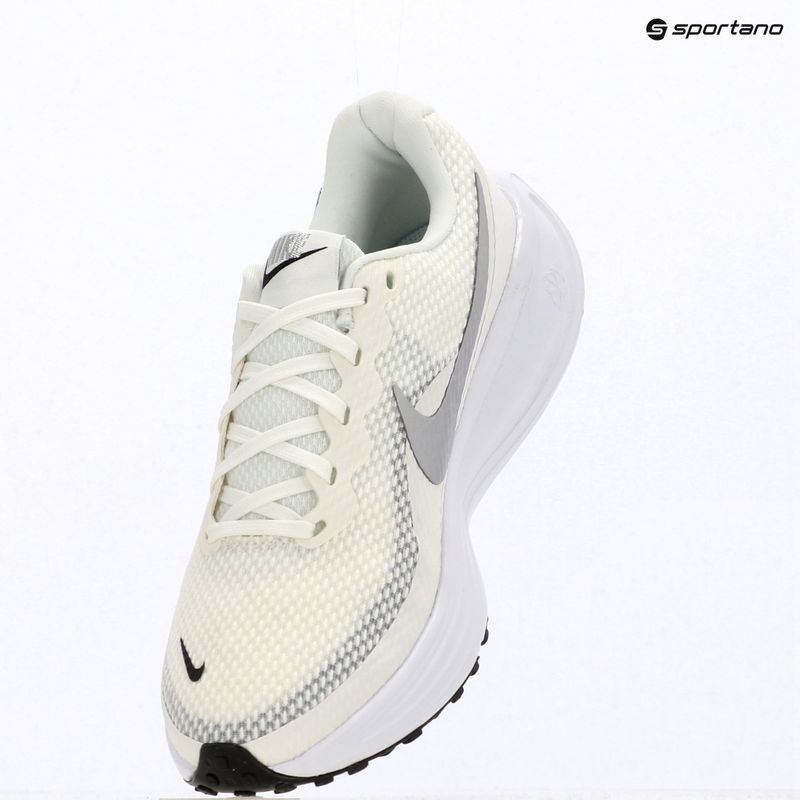 Dámské běžecké boty Nike Revolution 8 sail/white/black/metallic silver 18