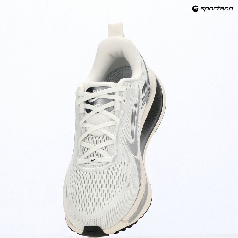 Dámské běžecké boty Nike Vomero 18 summit white/sail/metallic silver 16