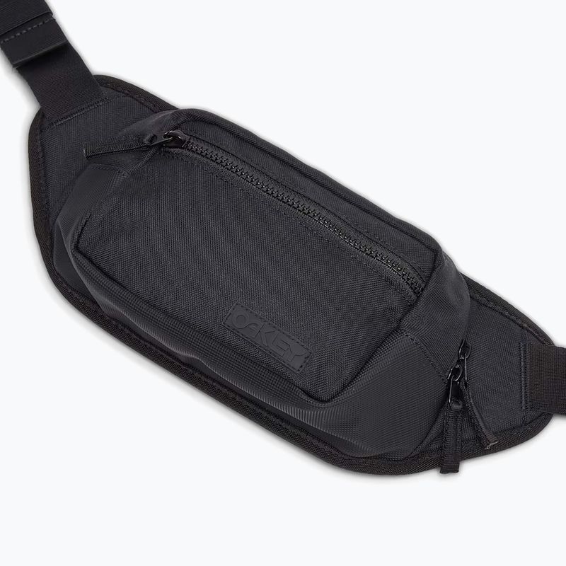Ledvinka Oakley Transit Belt 2 l blackout  3