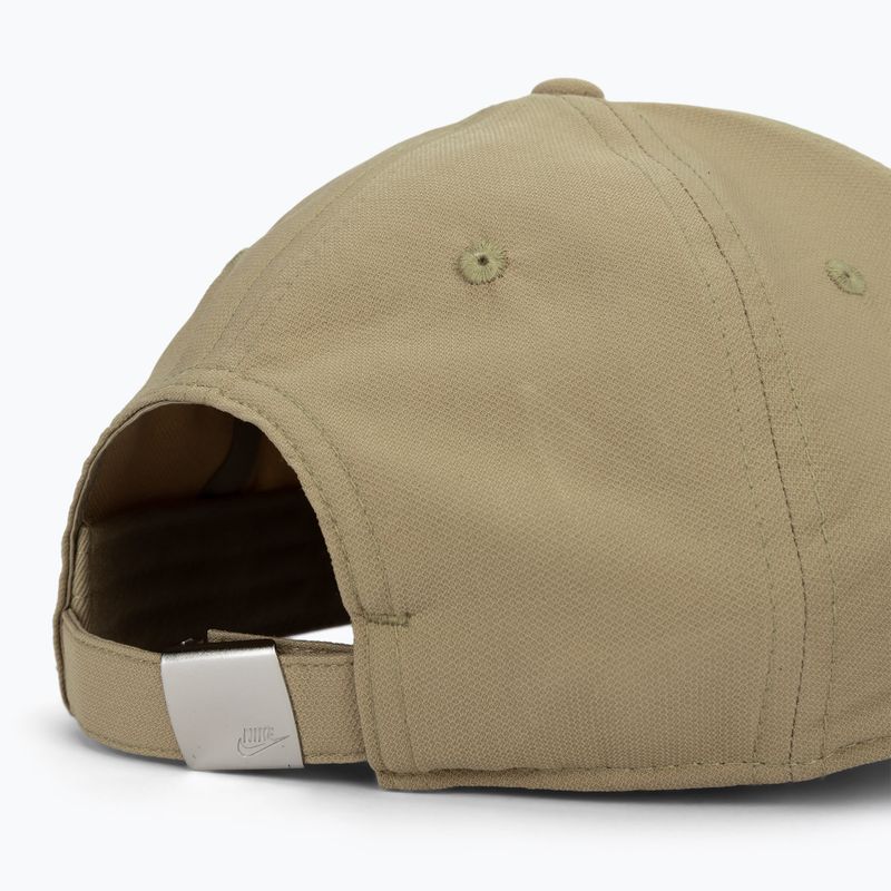 Kšiltovka Nike Dri-Fit Club khaki/metallic silver 4