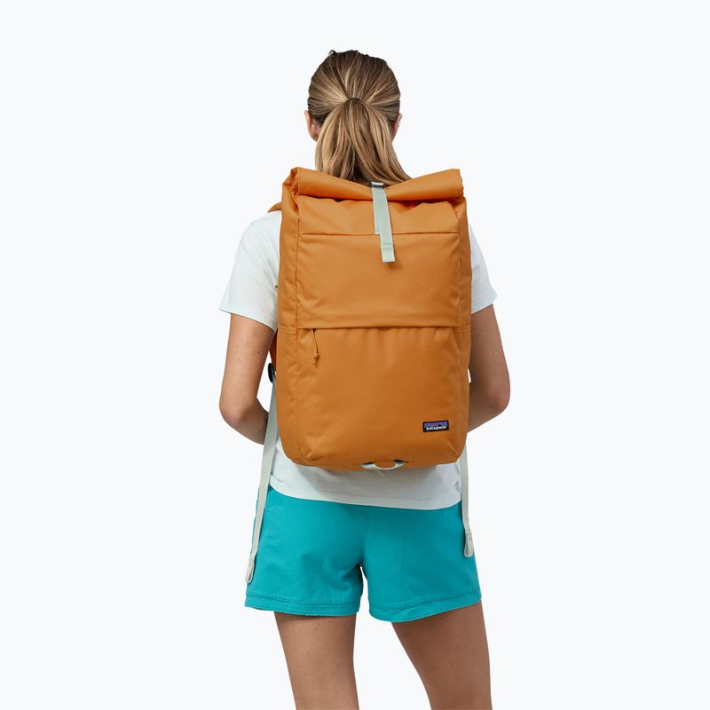 Městský batoh Patagonia Fieldsmith Roll Top Backpack 30 l golden carmel 3