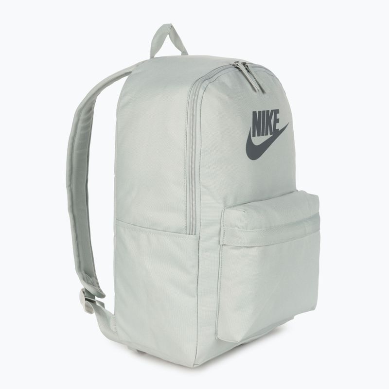 Batoh Nike Heritage 25 l light silver/smoke grey 2