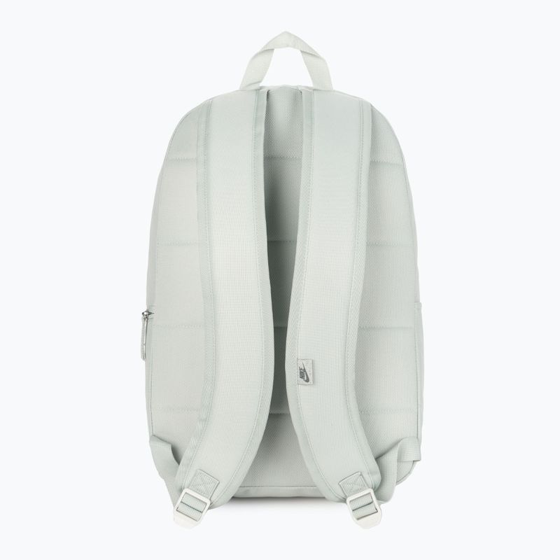 Batoh Nike Heritage 25 l light silver/smoke grey 3