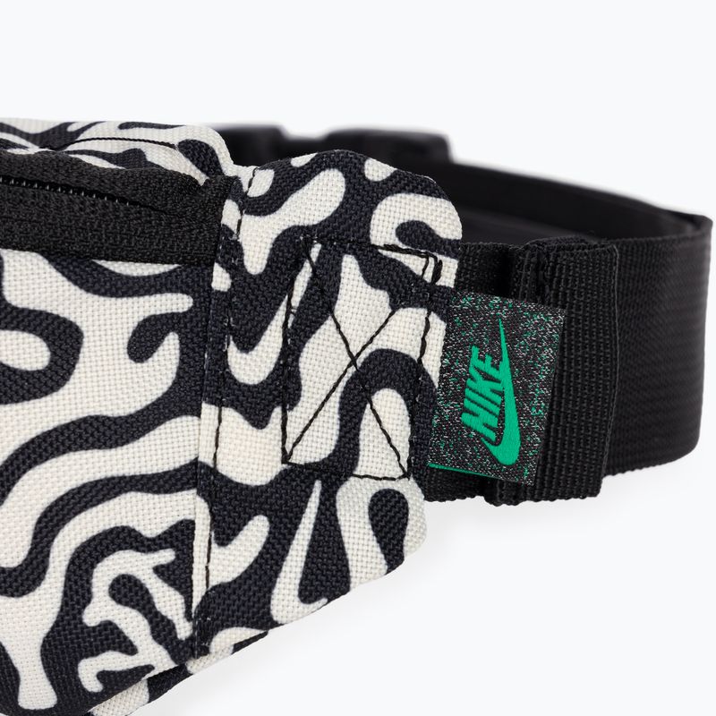 Ledvinka Nike Heritage Waistpack 3 l black/coconut milk/stadium green 5