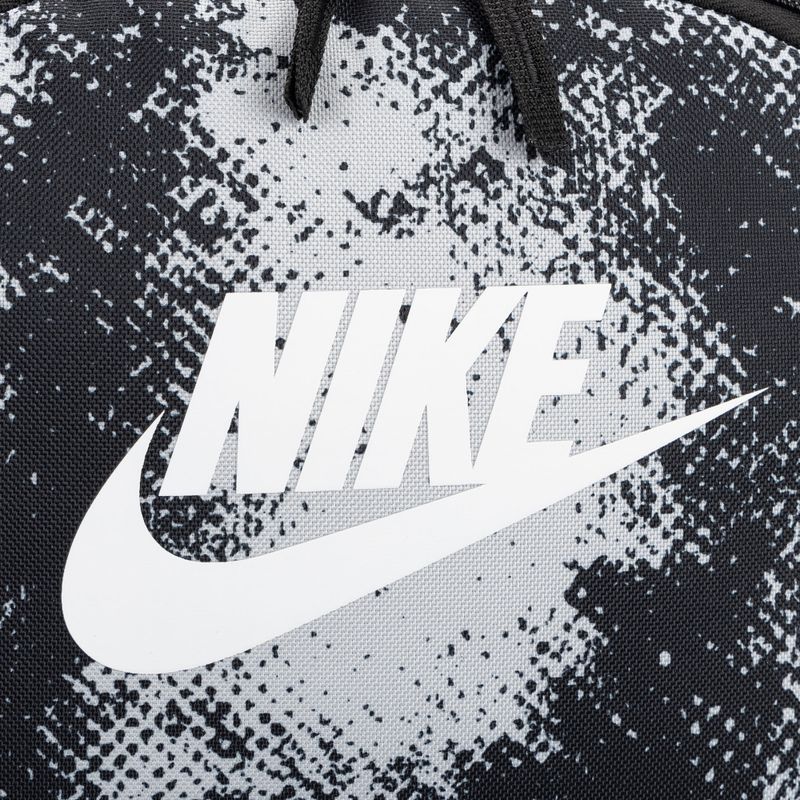 Batoh Nike Heritage 25 l bílá/černá/summit white 4