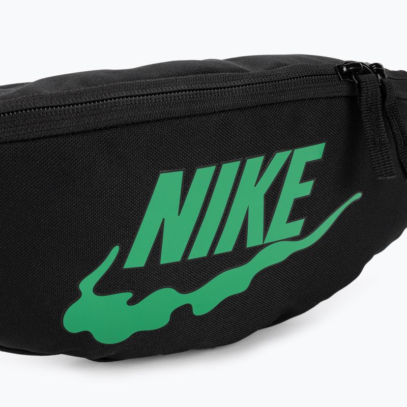 Ledvinka Nike Heritage Waistpack 3 l black/stadium green 4