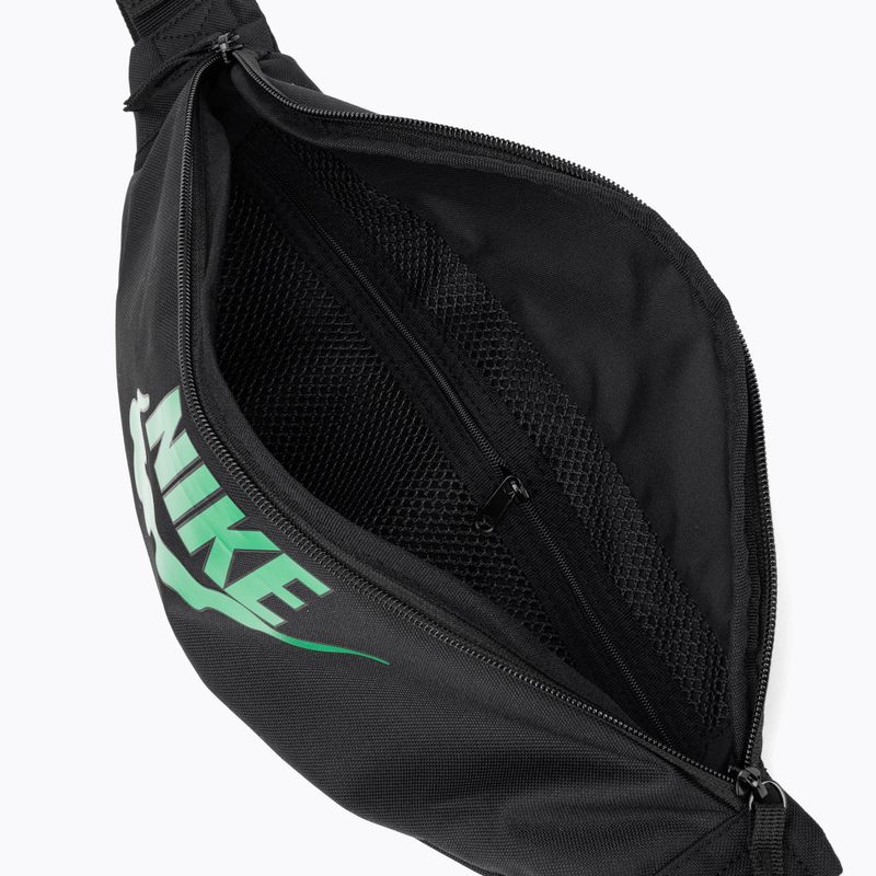 Ledvinka Nike Heritage Waistpack 3 l black/stadium green 5