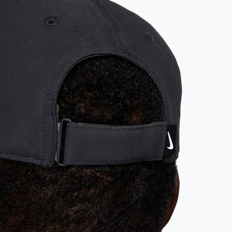 Kšiltovka Nike Dri-FIT Club dark smoke grey/white 9