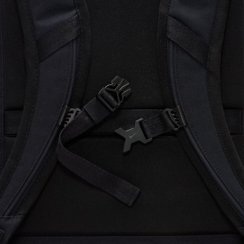 Městský batoh Nike Utility Speed 27 l black/black/white 11