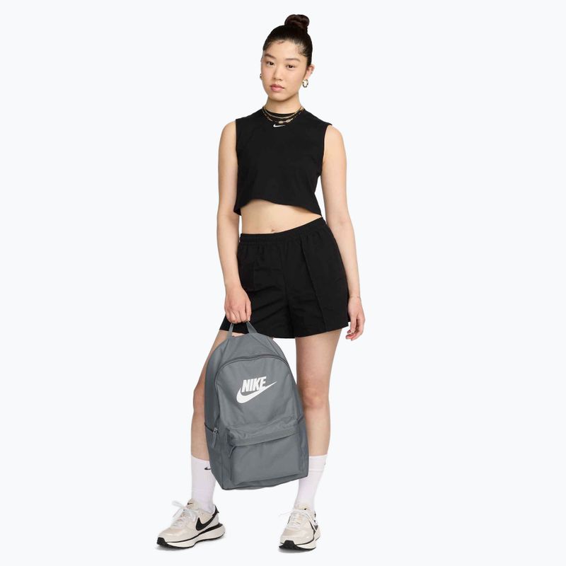 Batoh Nike Heritage 25 l smoke grey/smoke grey/white 9