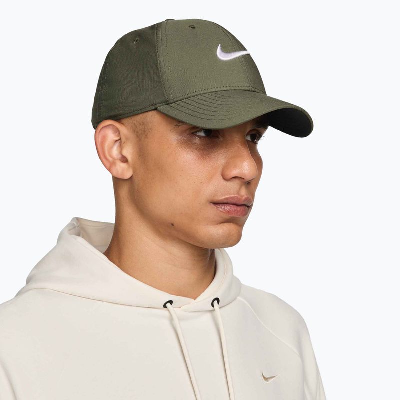 Kšiltovka Nike Dri-FIT Club medium olive/white 6