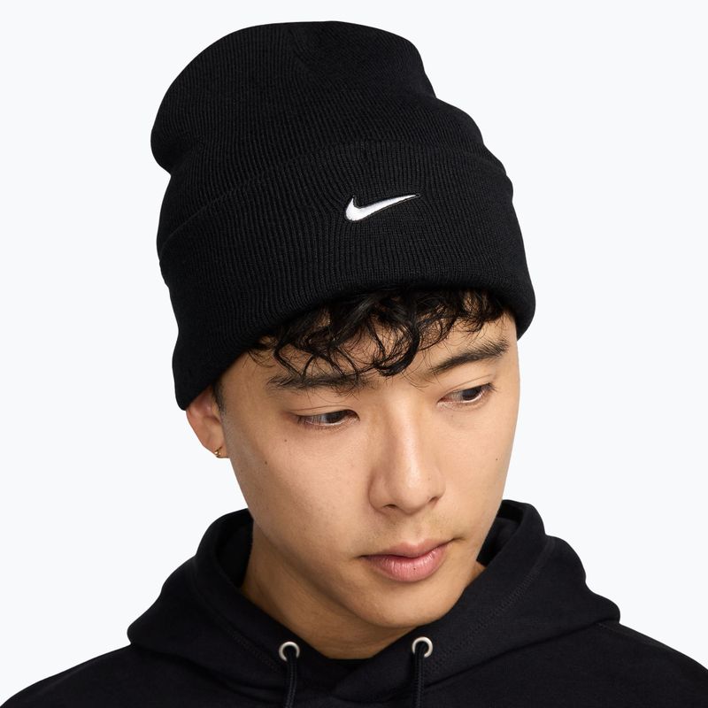 Zimní čepice Nike Peak Swoosh Beanie black/white 4